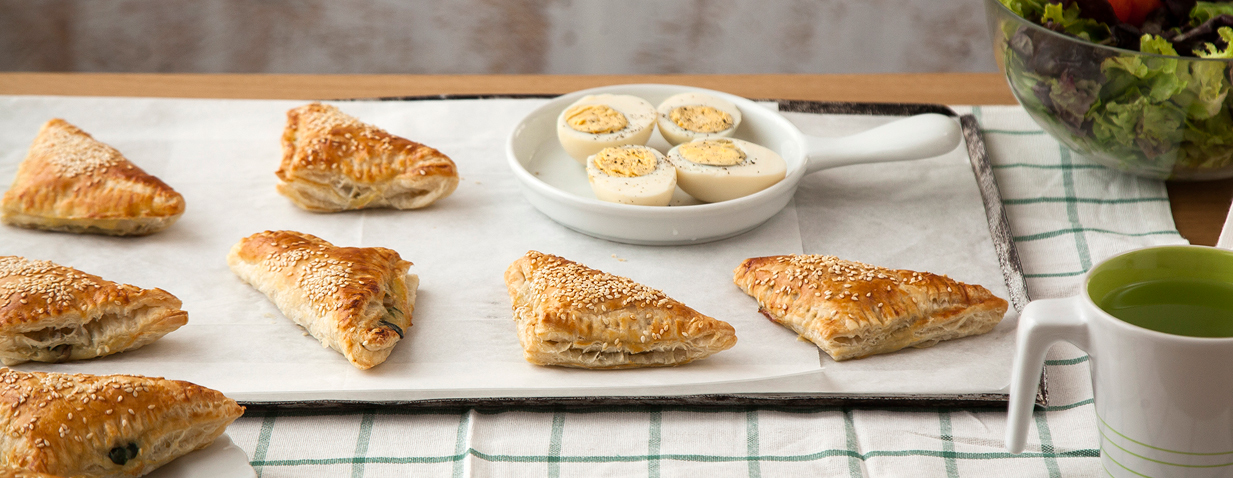 בורקס מבצק עלים במילוי תפוחי אדמה, פטריות ותרד