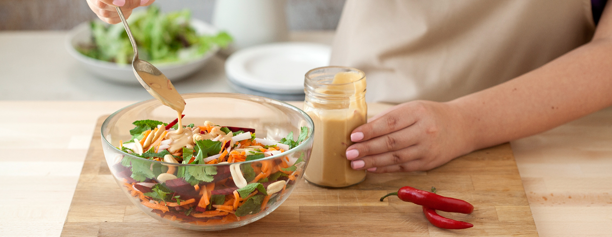 רוטב חמאת בוטנים וצ'ילי