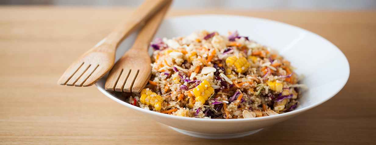 סלט קינואה עם חמוציות ושקדים