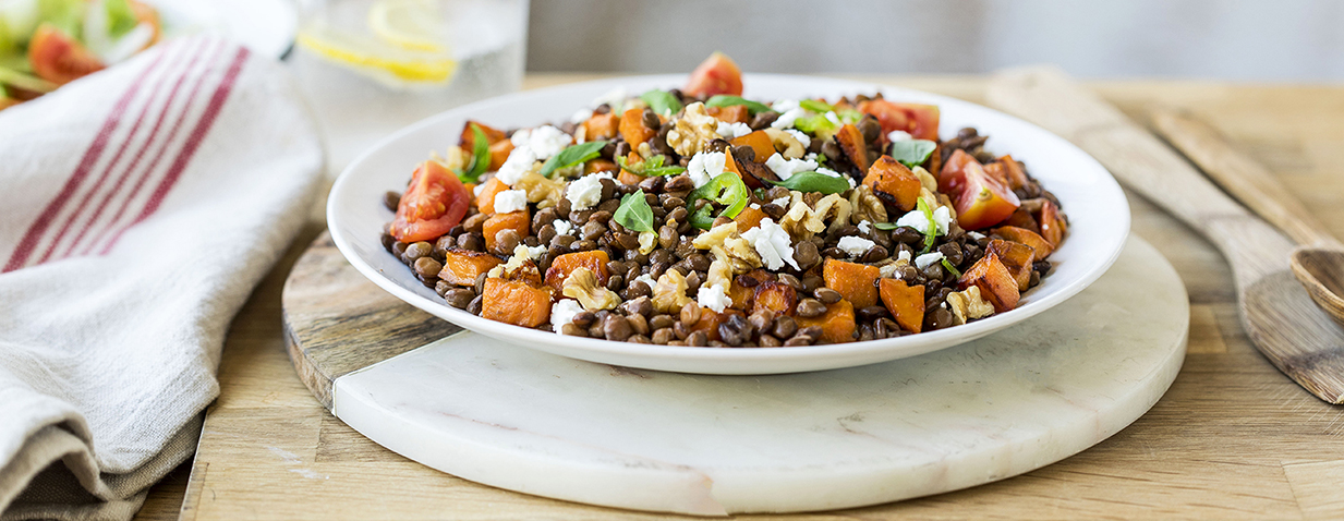 סלט עדשים ירוקות עם בטטה ואגוזים