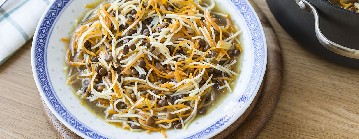 מרק עדשים עם גזר ואטריות דקיקות