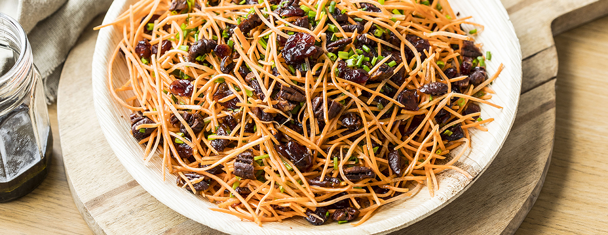 סלט גזר עם פקאנים וחמוציות