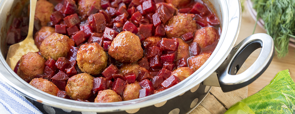 תבשיל קציצות עוף בסלק