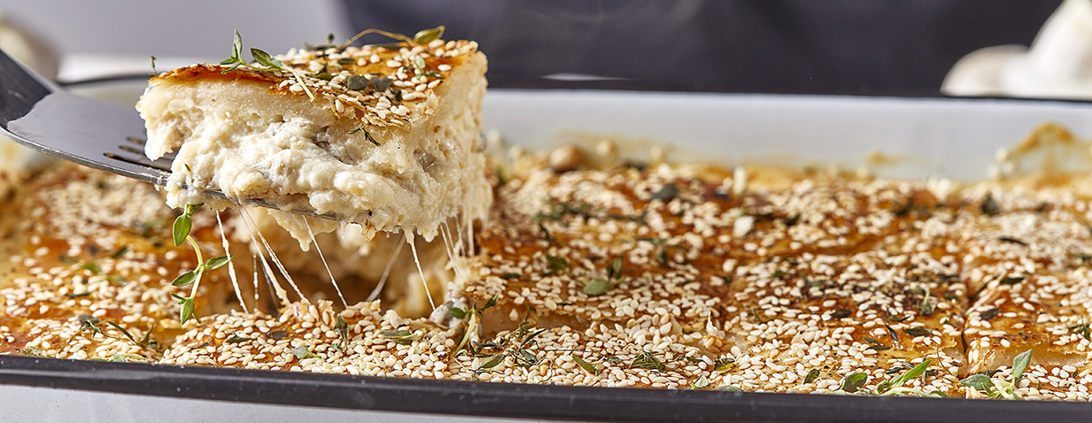 מאפה בורקס משפחתי במילוי גבינות ופטריות