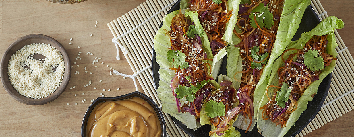 עלי חסה במילוי ירקות מוקפצים