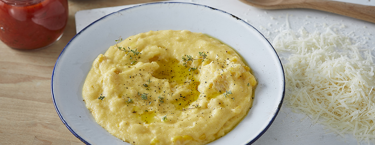 פולנטה ביתית מהירה עם רוטב עגבניות