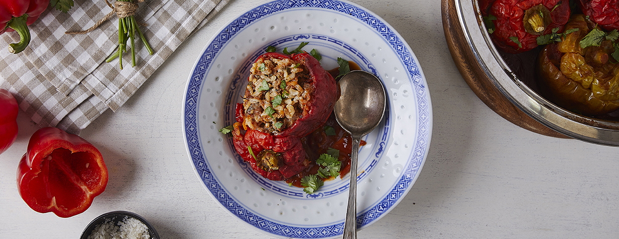 פלפלים במילוי אורז, עדשים, גזר ובשר