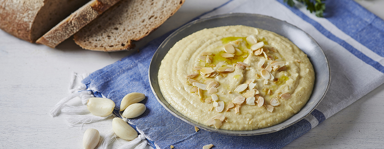 ממרח שום ושקדים יווני (סקורדיליה)